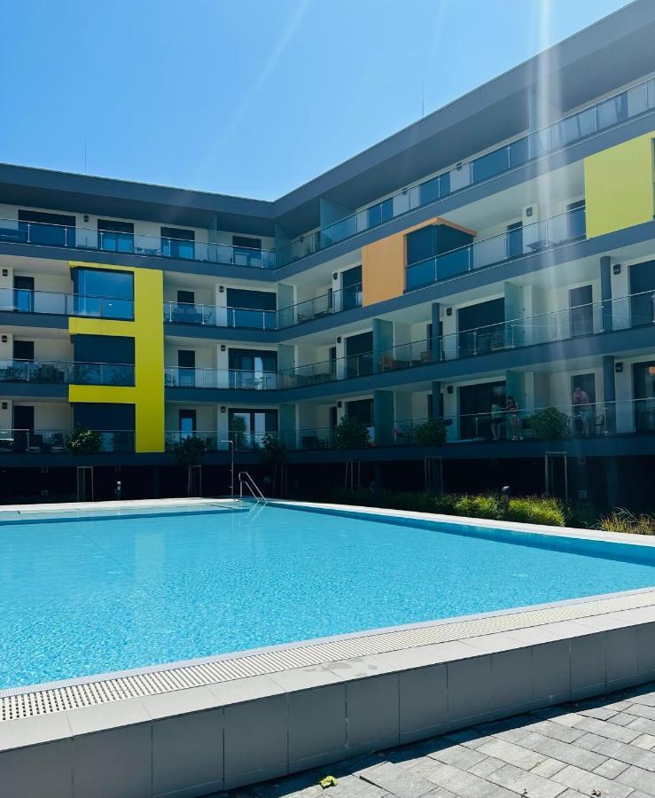 Medences Panoramas Balatom Apartman Сиофок Екстериор снимка